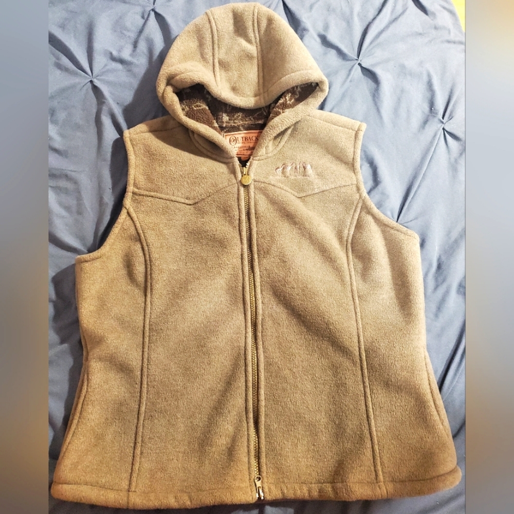 Outback trading Co summit hoodie vest